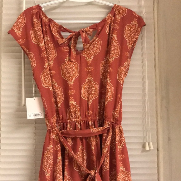 Cinched-waist dress - Picture 3 of 4